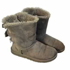 UGG womens Bailey Bow II gray short boots.  Size 7. sherpa, sheepskin, shearling